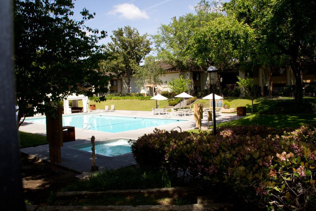 The Hotel Fresno Exterior photo